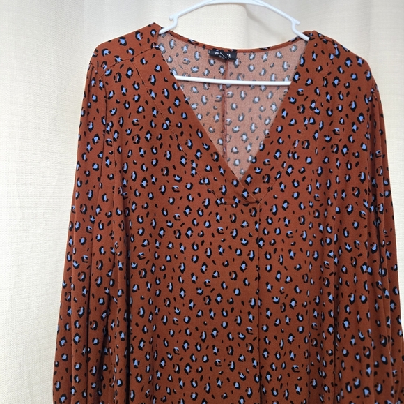 Women's A New Approach Pull over Leopard Print Blouse XL Elastic Cuff - Picture 3 of 10